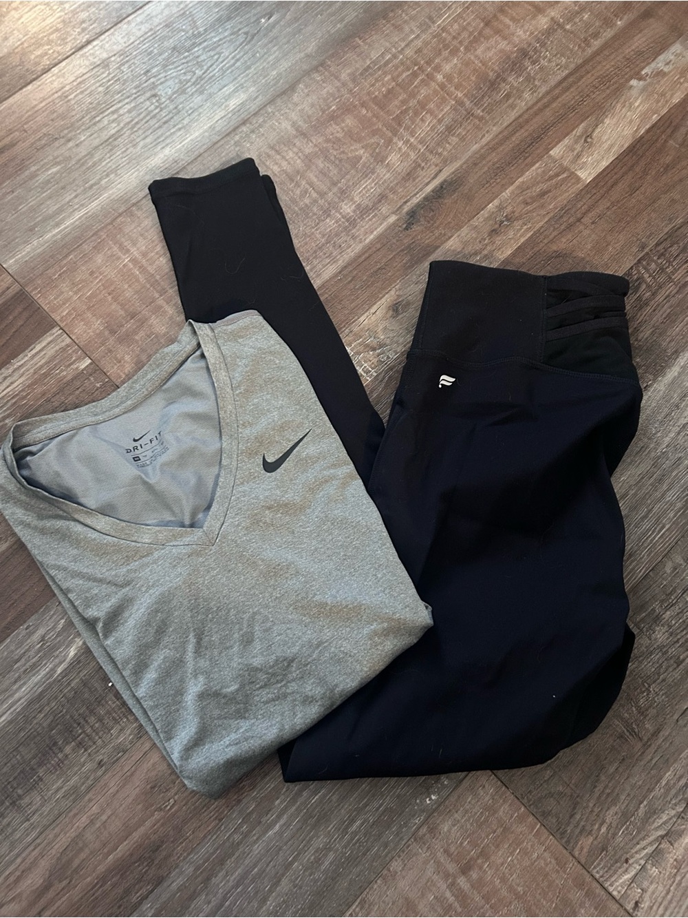 50%offw❤️ Nike Fabletics grey shirt Leggings XS 72